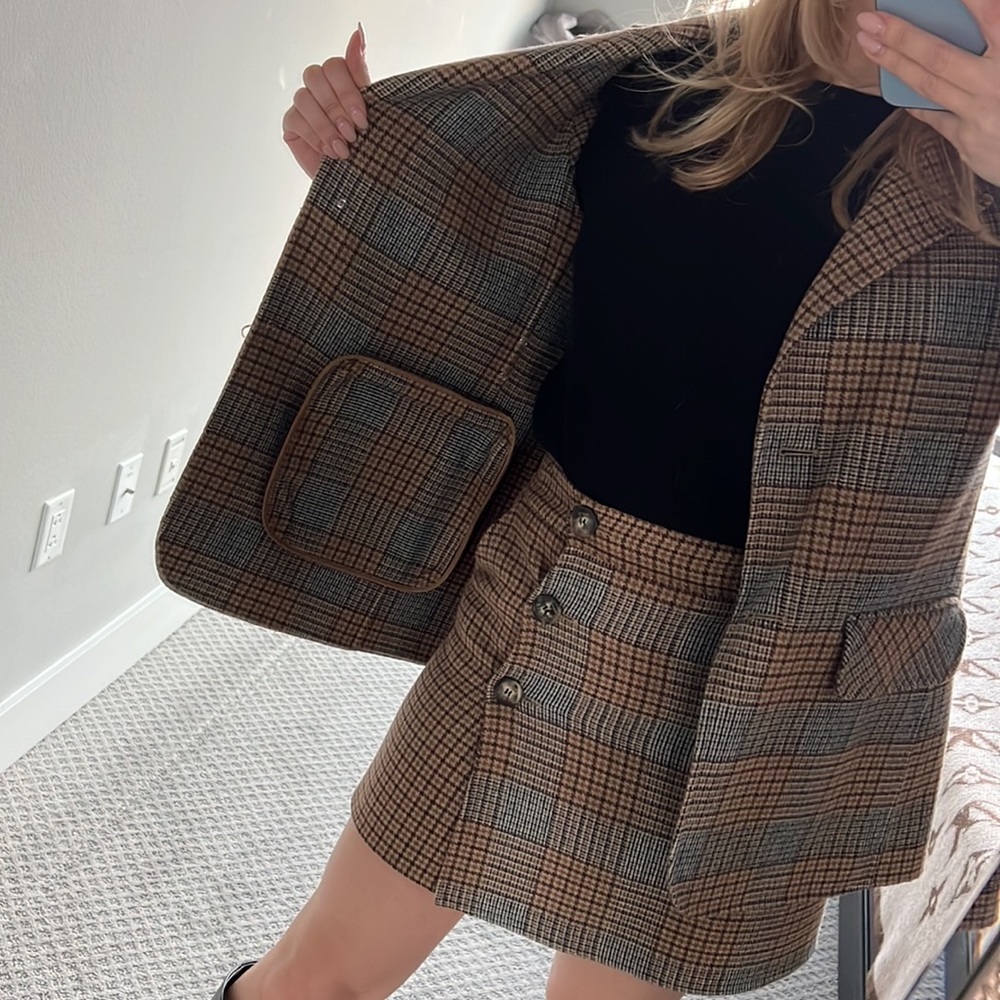 skirt suit. Size M. Excellent condition